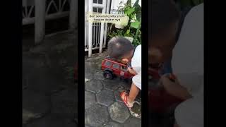 cuci mobilan #anak #anaklucu #anakpintar #anaklakilaki #bermain #viral #anakku#vidioshort #babyboy