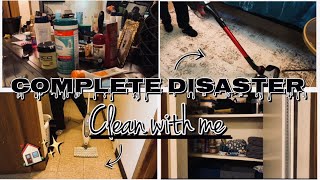 COMPLETE DISASTER // CLEAN WITH ME // EVERYDAY CLEANING MOTIVATION // SPEED CLEAN