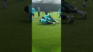 Guehi skipping his press-up's? 😅 All smiles at training #crystalpalace #premierlegaue #cpfc