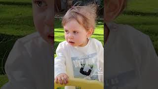 Se Julian fosse testimonial di uno shampoo 🤣 #funnyvideo #videodivertenti #baby #bimbo #babies