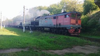 "За экологию!!!" Тепловоз 3ТЭ10Мк-1215 с грузовым поездом ,и очень приветливым машинистом.