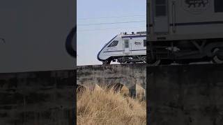 22345 Gomti nagar Vande Bharat Express skipping Raghunathpur at 130kmph #highspeed #vandebharat