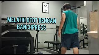 LATIHAN  OTOT  DENGAN  BANCHPRESS