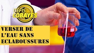 Verser de l'eau d'un verre à l'autre sans en mettre partout - Défis Cobayes - France 4