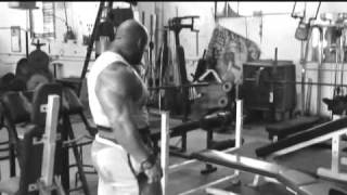 Train Insane - Shoulders Teil 1