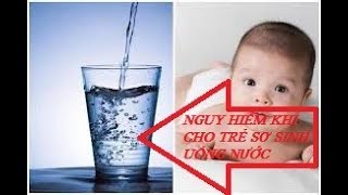 Nguy hiểm khôn lường khi cho trẻ sơ sinh uống nước sai cách | Có nên cho trẻ sơ sinh uống nước?