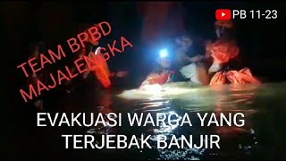 EVAKUASI WARGA YANG TERJEBAK BANJIR DI DALAM RUMAH  SUMBERJAYA - MAJALENGKA