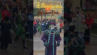 La #parade d #halloween  à #disneylandparis avec #mickey et la #mariée de #phantommanor #bride