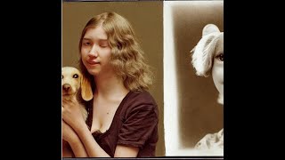 Pictures made by AI. Girl with dog. Obrazy stworzone przez sztuczną inteligencję SI.