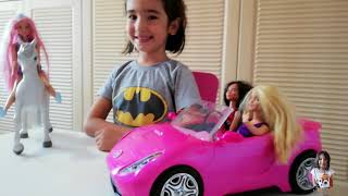 Barbie oyunları - Barbie arabası kutu açılımı - Barbie arabası oyunları - Barbie arabasına biniyor