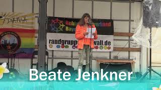 Beate Jenkner von Social Peace und anschließend ein weiterer Auftritt von DRUMADAMA