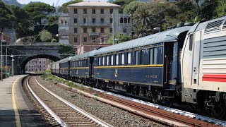 Invio di sei vetture Pullman CIWL e tanto altro in transito nella stazione di Zoagli.