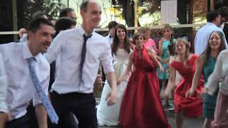 NOVIOS BAILAN GREASE CON SUS AMIGOS EN LA BODA FLASHMOB