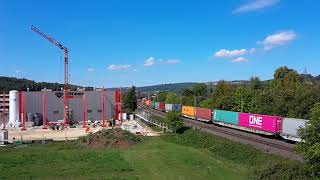 Bunter Containerzug in Uhingen