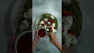 Ensalada de burrata y frutos rojos 🍓🧀. #receta #staub