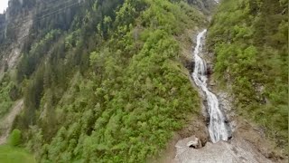 Der Schrahnbach mit letzten Lawinenrest in Ginzling