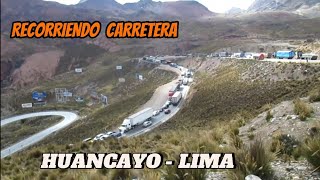 15  MUCHO TRÁFICO DE CARROS RECORRIENDO CARRETERA HUANCAYO-LIMA