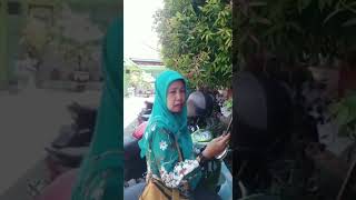 Kumpulan Video Lucu Nyari Sinyal di Hari Pertama Absen Online SIC