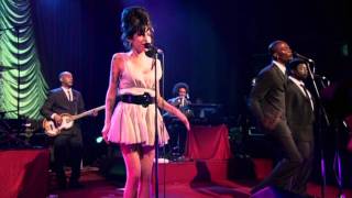 Amy Winehouse - Addicted (Live in London)