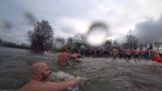 Nieuwjaarsduik 2019 Didam (Slow motion)