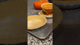 You wont believe how easy it is to make this pumpkin pie 🤯 #shorts #christmas