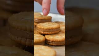 Chocolate Covered Ritz Cookies 🍪 Find the recipe at www.whatmollymade.com ✨