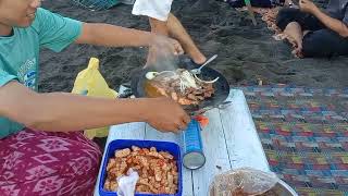 Mengisi hari libur kumpul bersama keluarga #keluarga #pantai