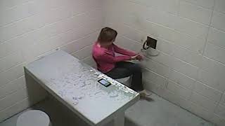 Woman slips out of handcuffs, escapes from holding cell