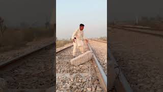 Pagal nay railway tract band kar dya#india #tranding #shortviral #viralvedio #stetus #islamicvideo