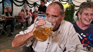 Oktoberfest-Feeling beim Burenwirt in München-Aubing