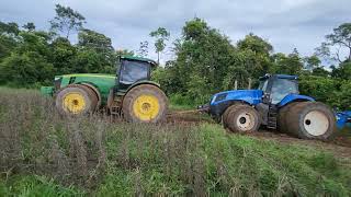 John Deere 8R270 puxando T8325