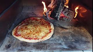 Une vraie pizza au feu de bois