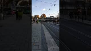 Schweden: Einfahrt der Straßenbahn in Stockholm