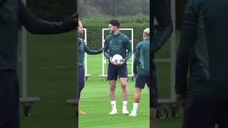 Declan Rice admiring the Champions League ball ahead of Arsenal’s return to the competition…🥹⚽️