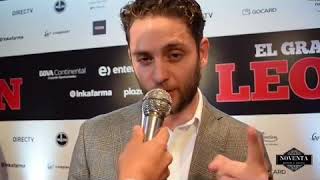 Christopher von Uckermann en la premier de #ElGranLeon