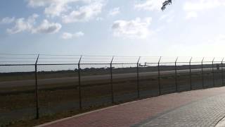 Insel Air Fokker 70 Landing Aruba