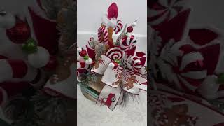 Gingerbread Girl in a Sleigh arrangement #christmasdecor #rachelsuniquecrafts #gingerbreadman