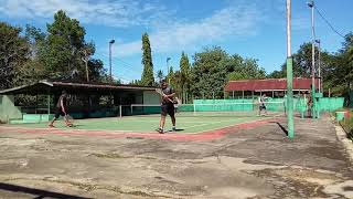 Latihan tenis lapangan