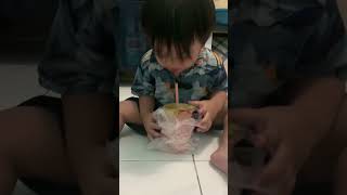 Adek ravell minum jus jambu #shorts #funny #shortsviral #anaklucu #funnyvideo #minuman #jusjambu