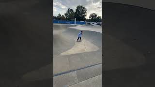 Skating a bowl #skateboarding