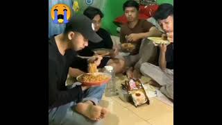 ketika lagi makan bersama ada yg bab, begini jadinya😭😂 #lucu #ngakak