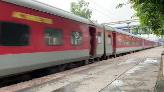 15909 Dbrg - Lgh Avadh Assam Express via Barauni junction with GZB WAP-7  #dailylongestrunningtrain