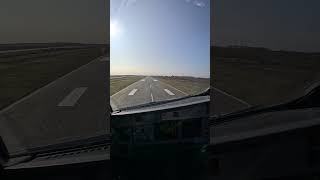 No PAPI  morning visual. rate this landing #airbus #aviation #cockpit #a320 #butter