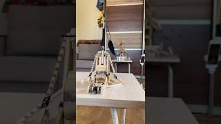 Miniatur trebuchet, senjata pelontar abad pertengahan #shorts #short #history