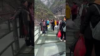 Tiger Leaping Gorge di antara Lijiang Dan Shangri-la Yunnan China