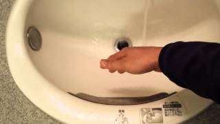 Only in Japan - Wash basin with integrated hand dryer !