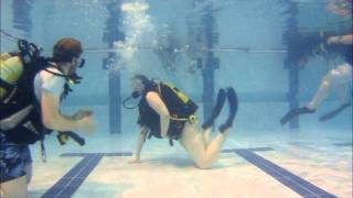 scuba lesson in the pool