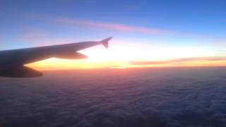 PARIS TAKE OFF /  VUELING / A320 / Amazing breakthrough the clouds