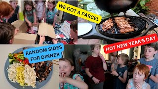 HOT NEW YEAR'S DAY | WE GOT A PARCEL | RANDOM DINNER SIDES | LARGE FAMILY OF 15 DAILY VLOG