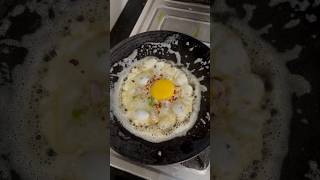 Chilli flakes half fry #breakfastsong #breakfastrecipes #egg #eggsfry #breakfastideas #breakfast